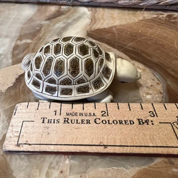 Engraved Turtle Figure - Picture 6 of 6